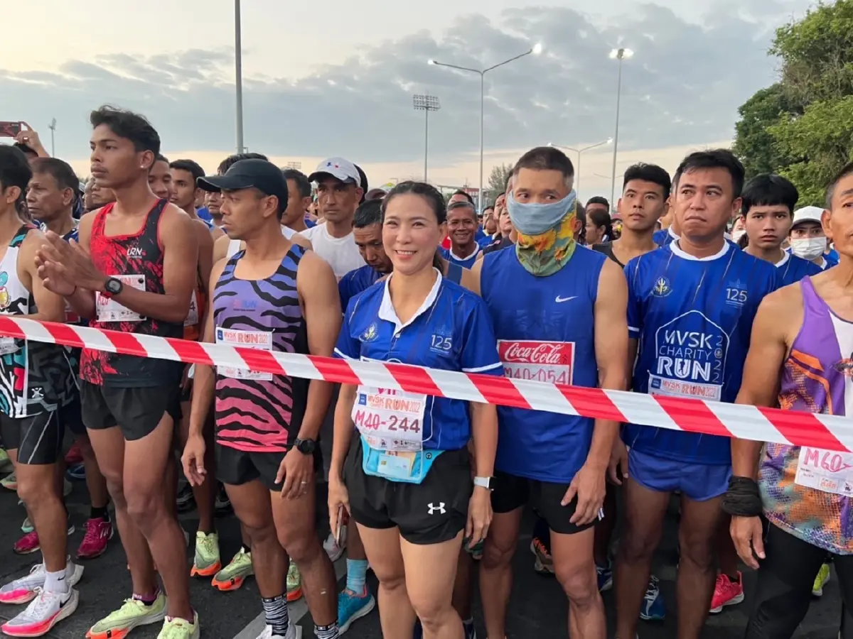 บิ๊กโจ๊ก เปิดการแข่งขัน "125 ปี มหาวชิราวุธเดิน-วิ่งการกุศล" ที่สงขลา