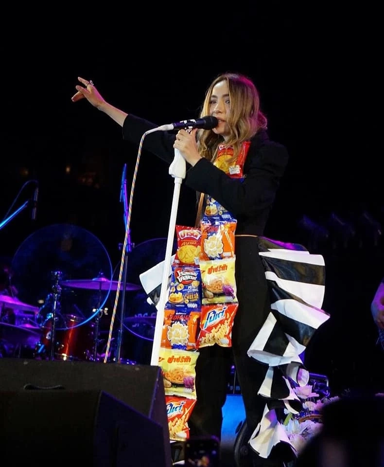 ฮือฮา แฟนเพลงมอบของขวัญให้ "ปาล์มมี่" แต่ละอย่างสุดพีคอยากจะร้องดัง ๆ