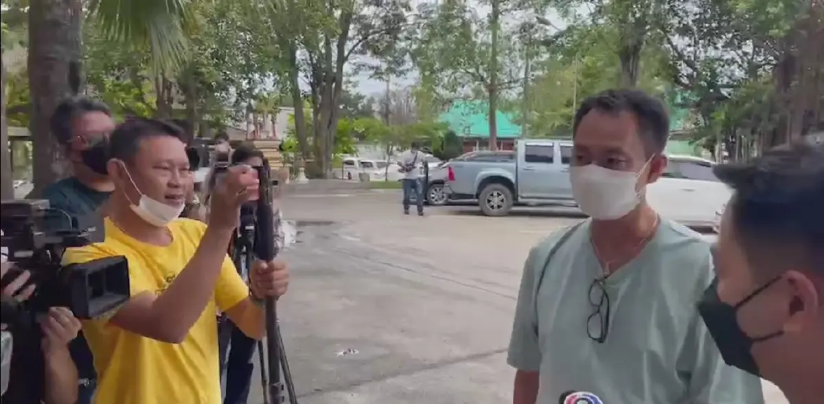 แฟนหนุ่ม "เจ๊นุช" มอบตัว คดีร่วมทำร้ายอดีตทหารรับใช้