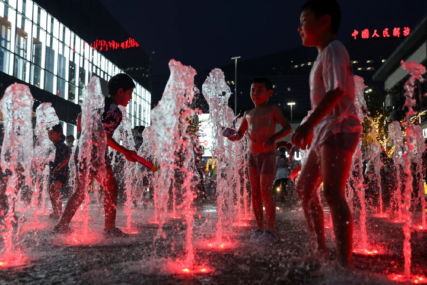จีนเตือนภัยอากาศร้อนขั้นสูงสุดในหลายพื้นที่ คาดทะลุ 40 °C