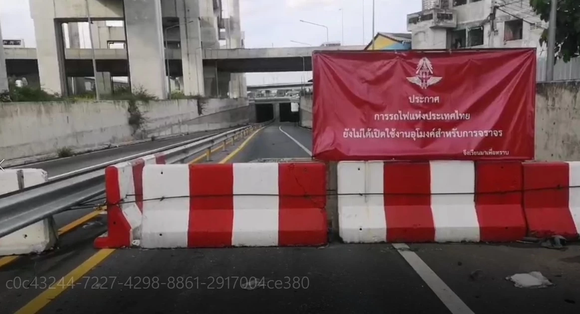 เปิดภาพ “อุโมงค์บางซื่อ” เสร็จเกือบ 2 ปี ไม่เปิดใช้ น้ำท่วมขัง - ขยะเพียบ