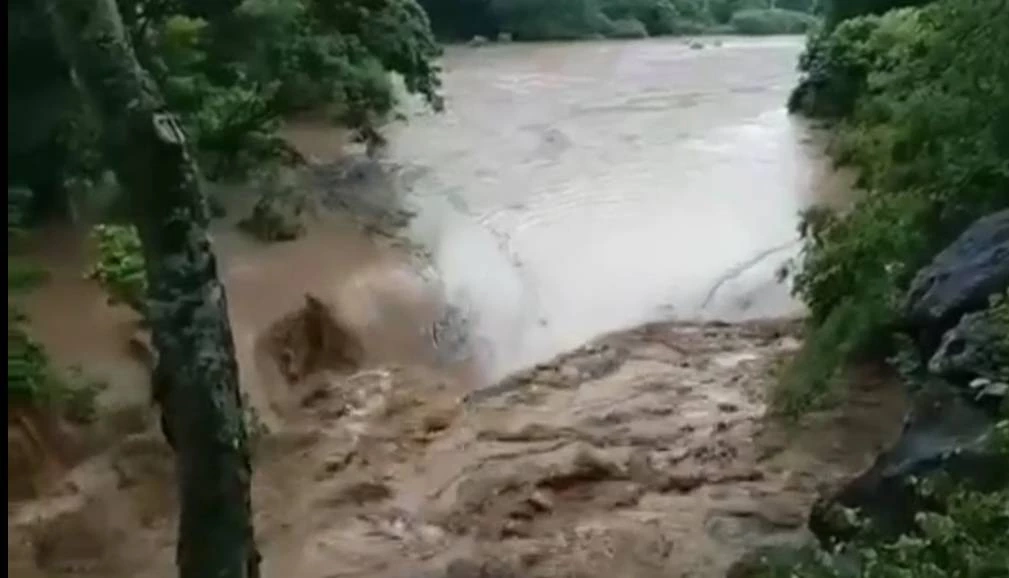 น้ำแม่แจ่มล้นท่วมถนนเชียงใหม่-แม่ฮ่องสอนเพิ่มสูงขึ้น  