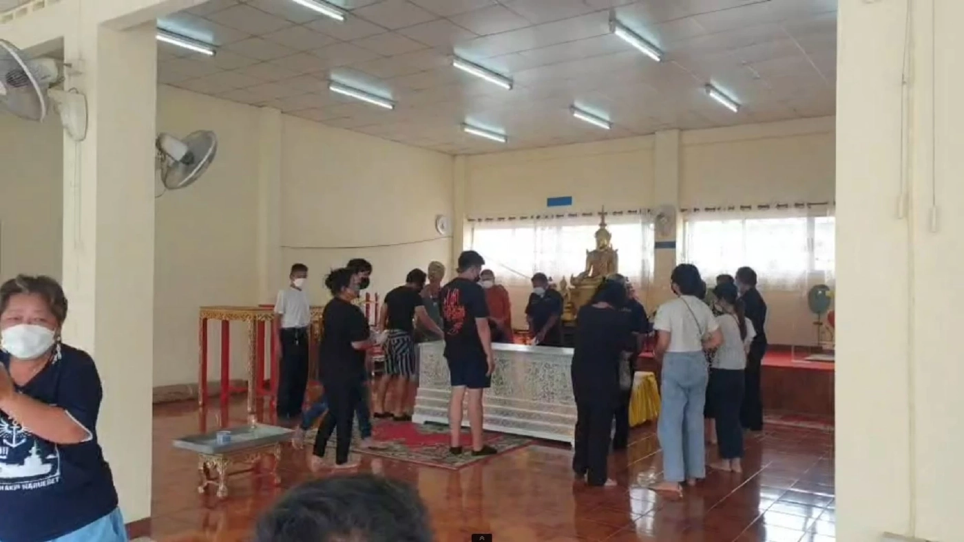 เพื่อนสาว ม.6 ร่วมงานศพ สะเทือนใจ - ญาติเตรียมแถลงคลายข้อสงสัย