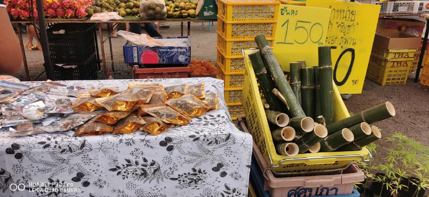 เพจดังโพสต์แซวตลาดนัดสังกะสี มีสินค้าหลากหลาย วางขายบ้องกัญชาโจ๋งครึ่ม