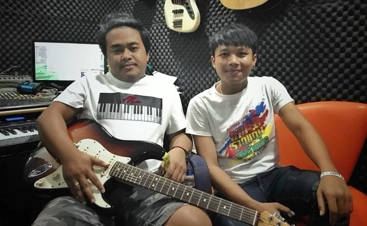 เปิดโปรไฟล์ "ออย แสงศิลป์" นักร้องคนดัง หลังถูกออกหมายจับคดีหมิ่นประมาท