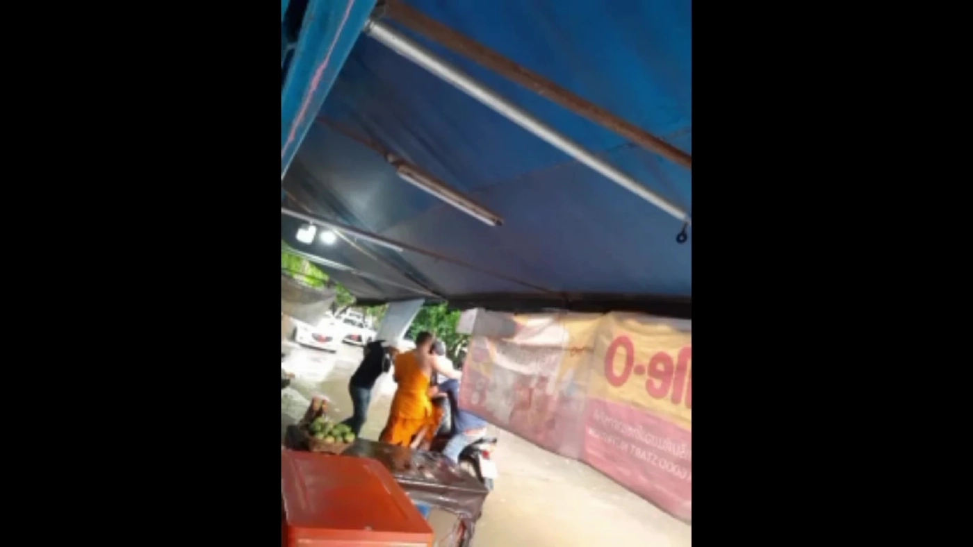 ตร.บ้านโป่ง ลงทุนปลอมเป็นพระ จับขายยาบ้าในวัดดัง