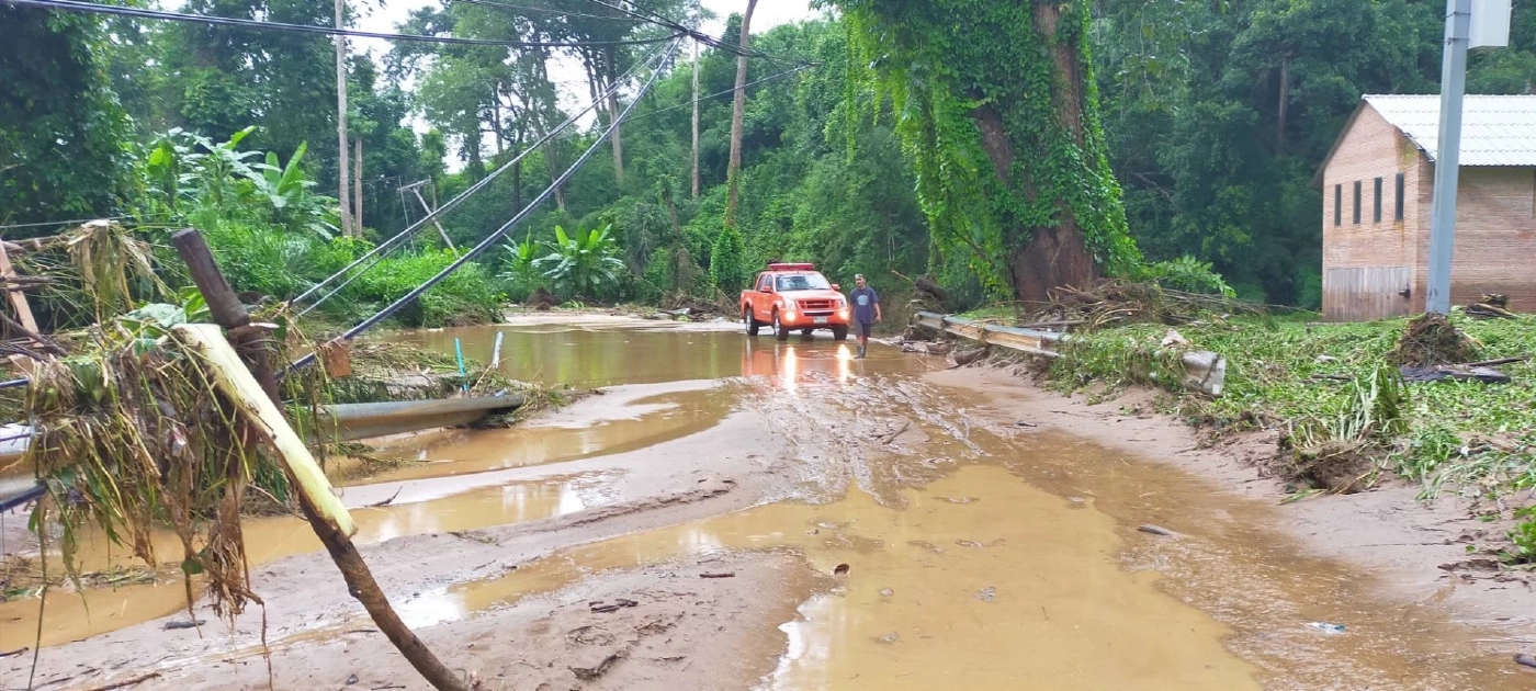 พายุ "หมาอ๊อน" ถล่ม "ห้วยเสือเฒ่า" แหล่งท่องเที่ยวกะเหรี่ยงคอยาวชื่อดัง