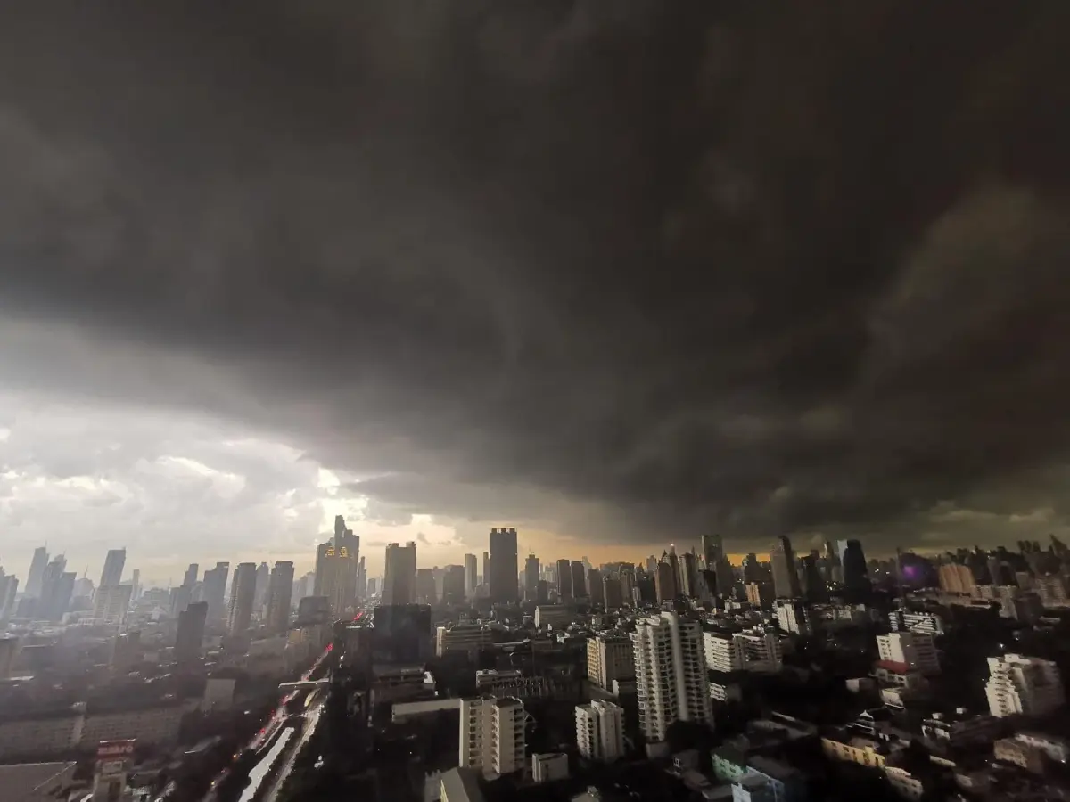 ขอขอบคุณ :Jo Mokajay  สวัสดีวันจันทร์ ญาติมาหาแต่เช้าเลย...😅🌦🌧⛈🌩  อ่อนนุช กทม. 29/8/2565