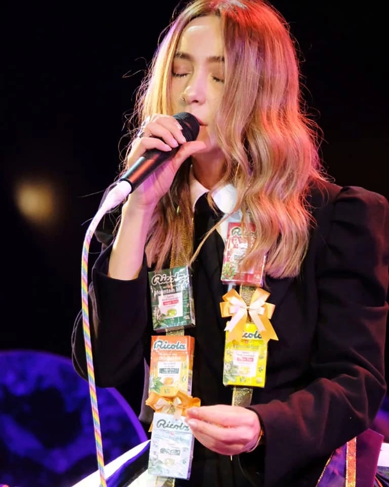 ฮือฮา แฟนเพลงมอบของขวัญให้ "ปาล์มมี่" แต่ละอย่างสุดพีคอยากจะร้องดัง ๆ