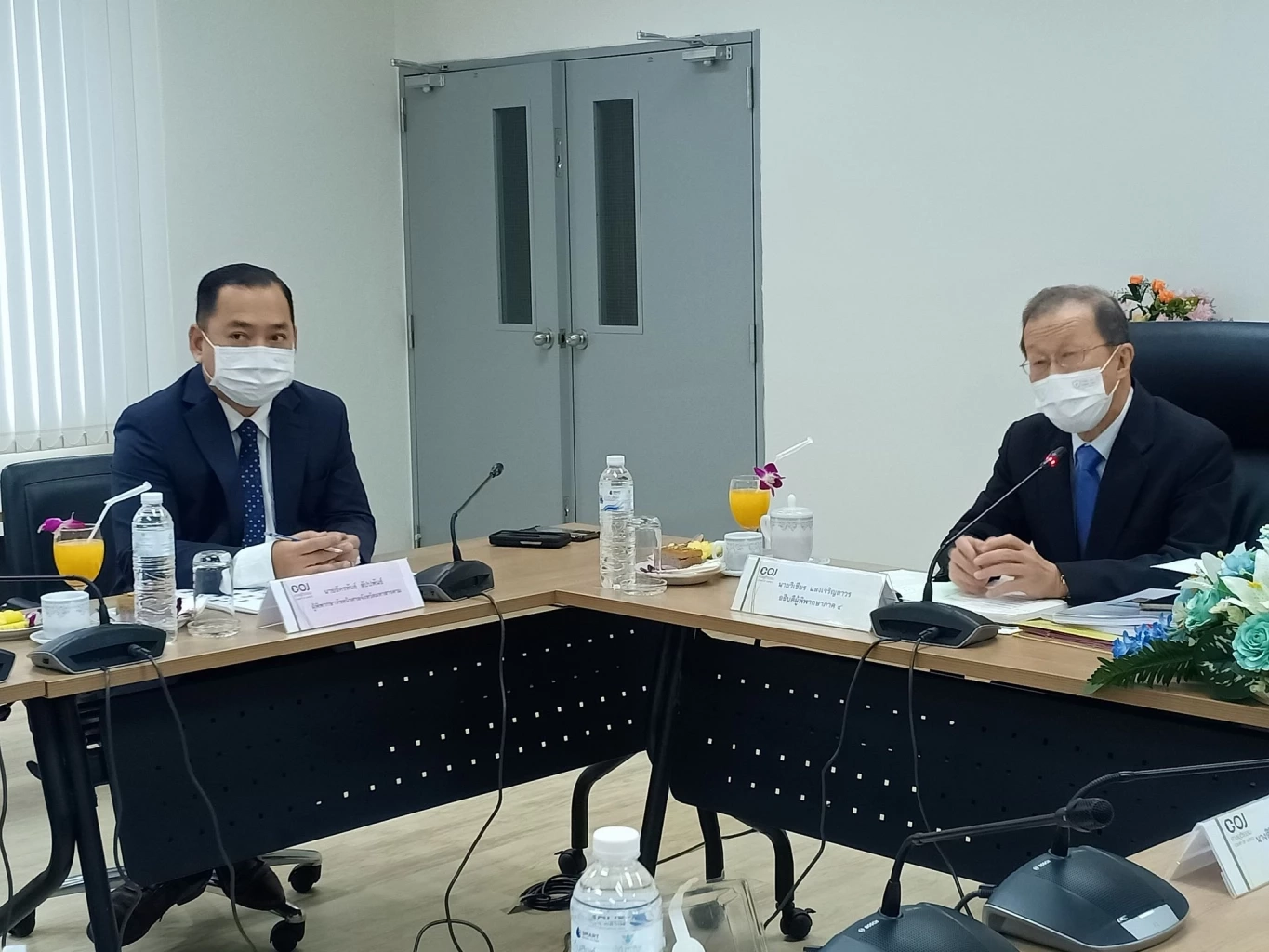 นายวิเชียร แสงเจริญการ อธิบดีผู้พิพากษ ภาค 4 รับฟังการดำเนินโครงการกำกับดูแลผู้ต้องหาและจำเลยที่ได้รับการปล่อยตัวชั่วคราว ศาลจังหวัดมหาสารคาม