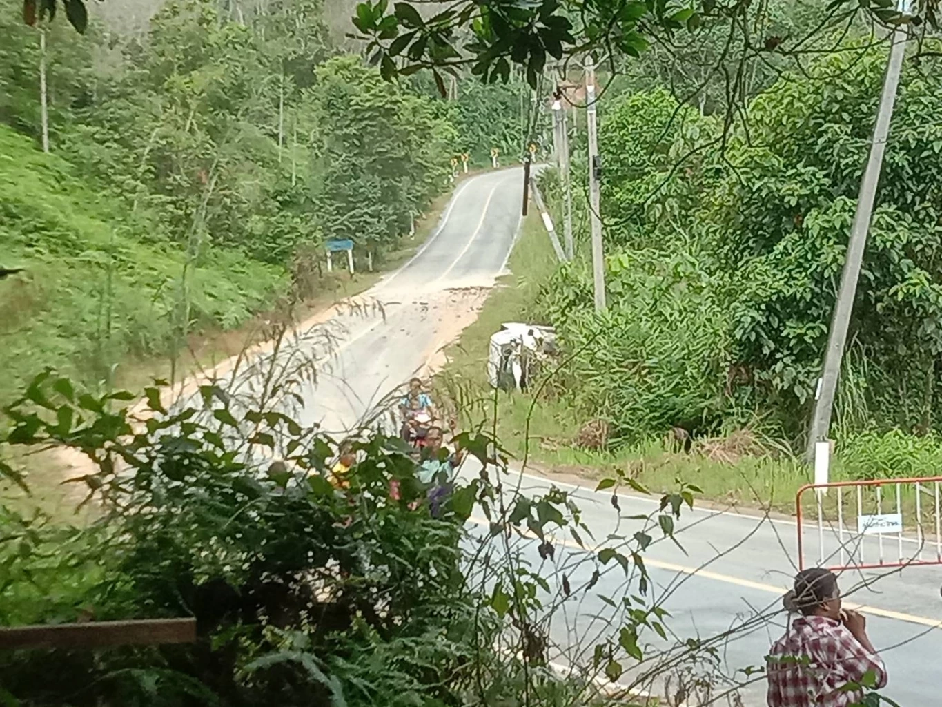 โจรใต้ป่วนไม่เลิก ซุกบึ้ม 25 กก. หวังทำร้าย จนท. แต่ชาวบ้านรับเคราะห์ 3 คน