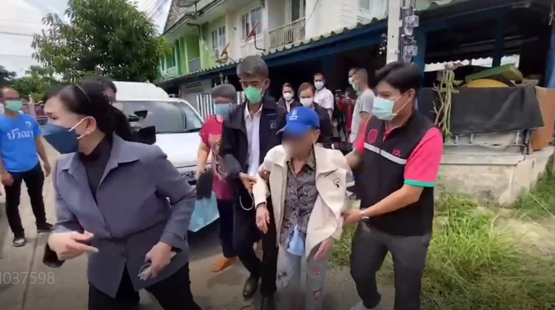 ชาวบ้านสุดทน ร้องช่วยยายวัย 78 ถูกหลานชาย –หลานสะใภ้  ดุด่าทุบตีทุกวัน