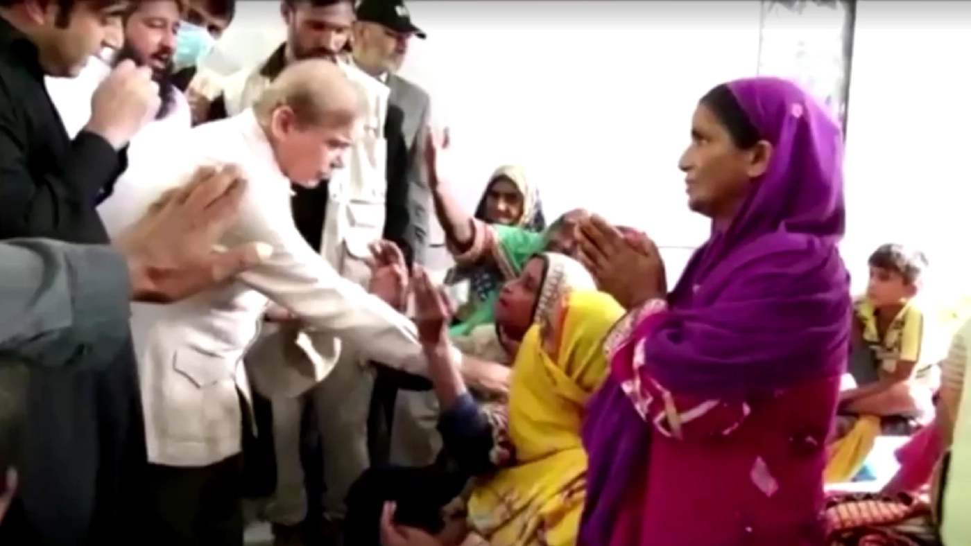 ปากีสถานน้ำท่วมหนัก บ้านเรือนพังเรียบ คร่าชีวิต 900 ราย