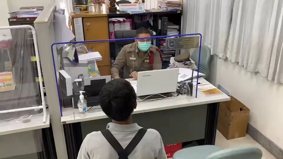 พ่อเด็กหญิงที่ถูกลูกแจ้งความข่มขืนที่ระยอง พบ ตร. ยืนยันมีพยานไม่ได้ทำ
