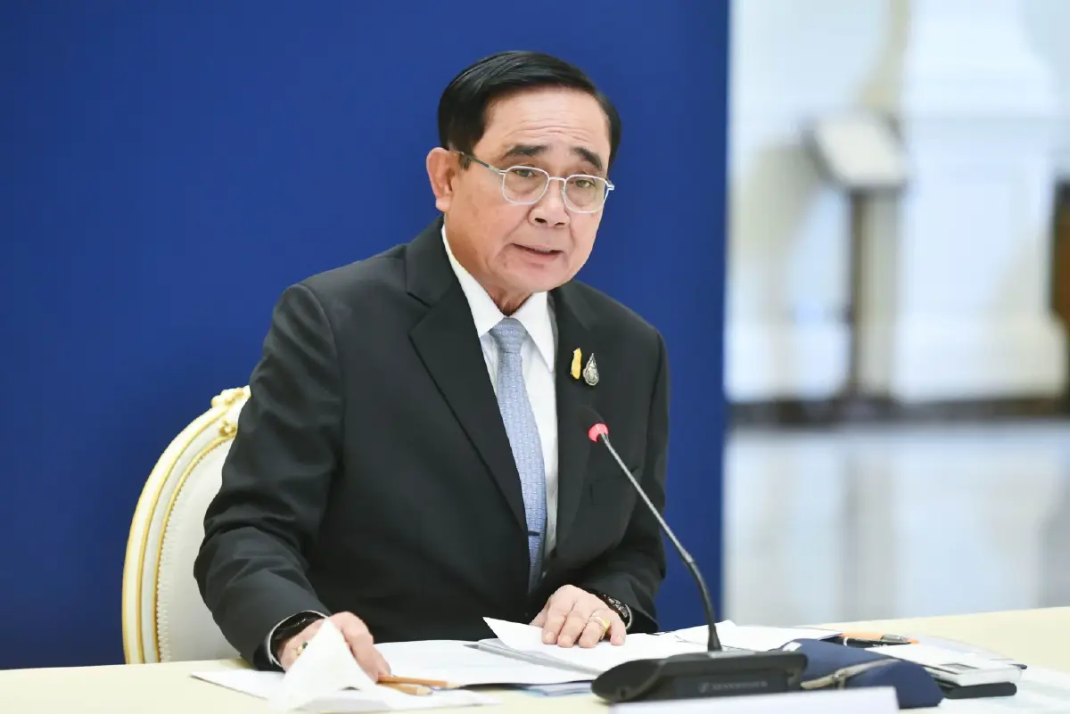 นายกฯ งดสัมภาษณ์สื่อฯ "ยกนิ้วโป้ง"แทนคำตอบถามอวยพร “บิ๊กป้อม” (มีคลิป)