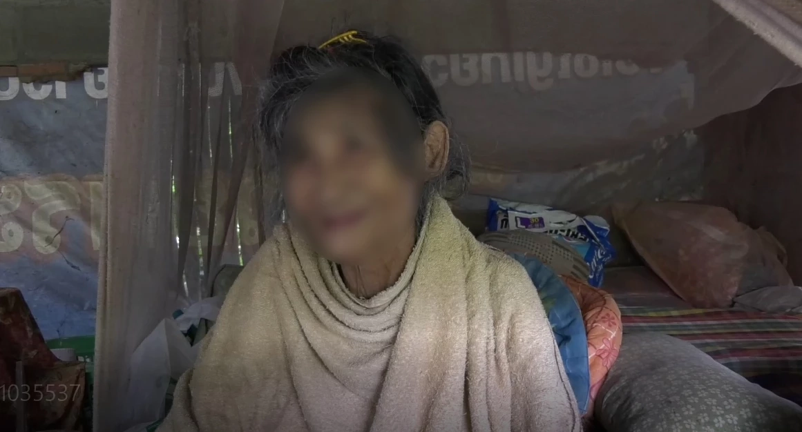 ลูกไม่ให้แม่วัย 82 กินข้าว 4 วัน หวังให้ตายฮุบสมบัติ สุดท้ายตายเองเน่าคาบ้าน