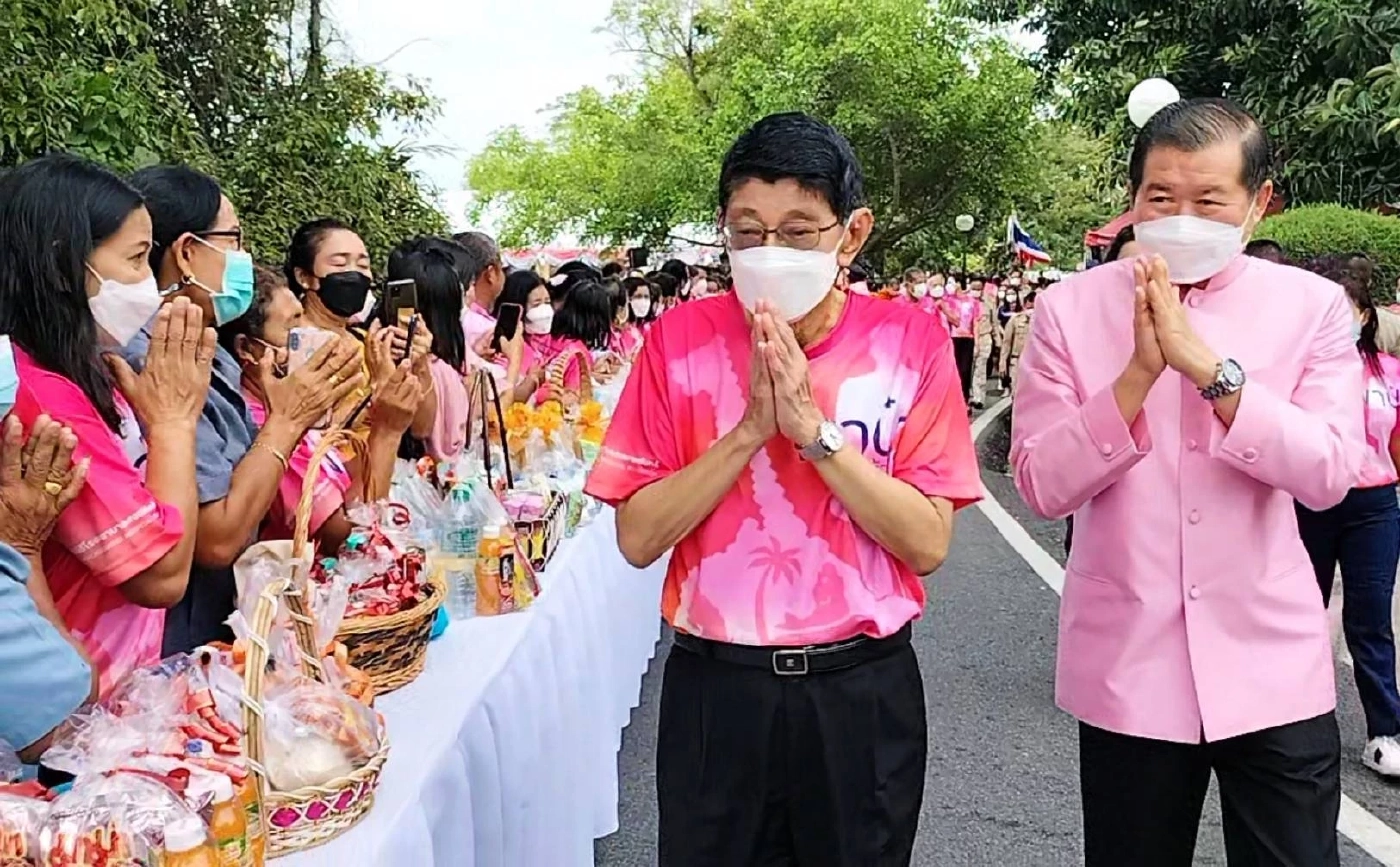 "นิพนธ์"ร่วมกิจกรรม”พาป๋าหลบบ้าน”ประกอบพิธีบรรจุอัฐิป๋าเปรม