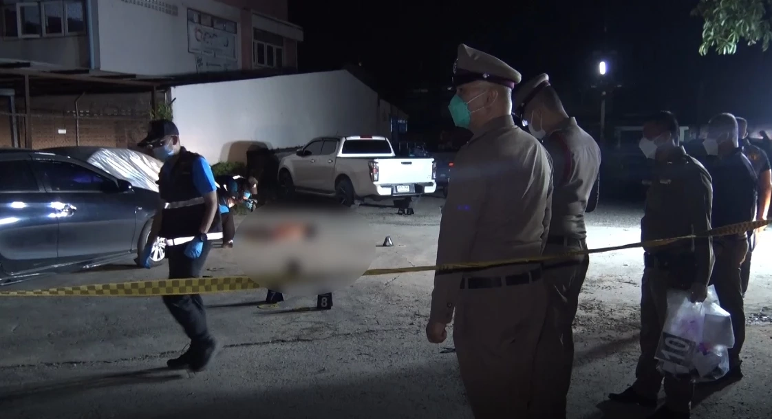 ระทึก ! หนุ่มเครียดทะเลาะเมีย แย่งปืนตร.ไล่ยิงในโรงพัก ก่อนถูกวิสามัญดับ