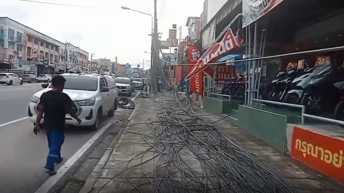 ซ้ำซาก ! ไฟไหม้สายสื่อสารลามหม้อแปลงระเบิดดังสนั่น “ศรีราชา” ไฟดับนับชม.