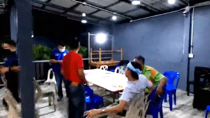 งามหน้า ฝ่ายปกครองตรัง บุกจับบ่อนโปปั่น เจอทั้งนักการเมือง ผู้นำท้องถิ่น