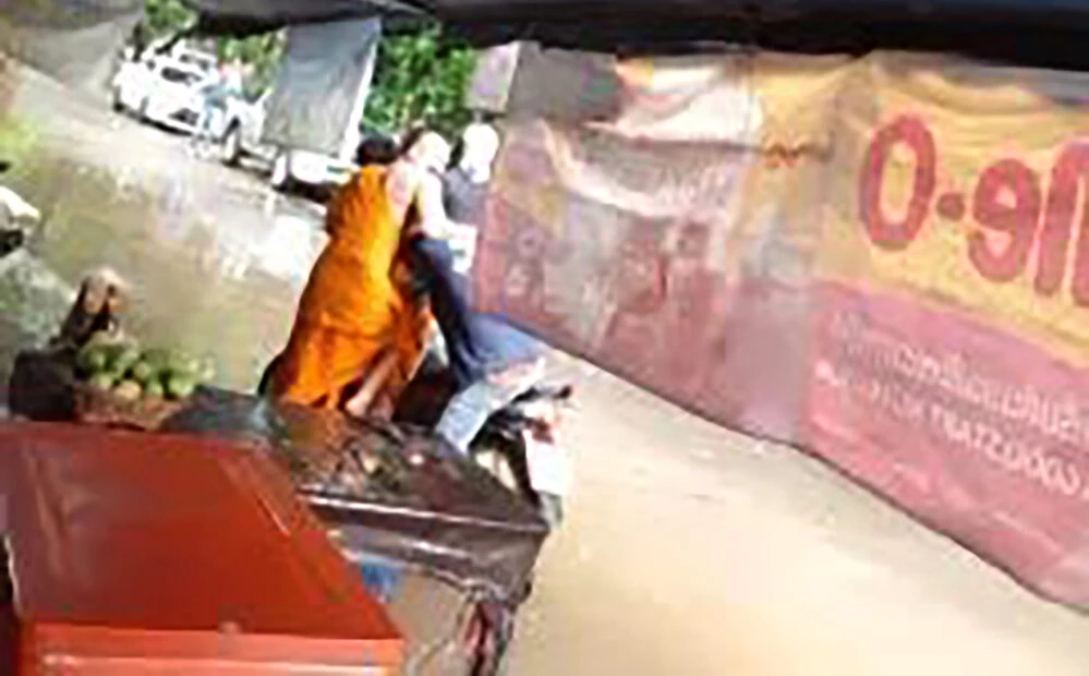 ตร.บ้านโป่ง ลงทุนปลอมเป็นพระ จับขายยาบ้าในวัดดัง