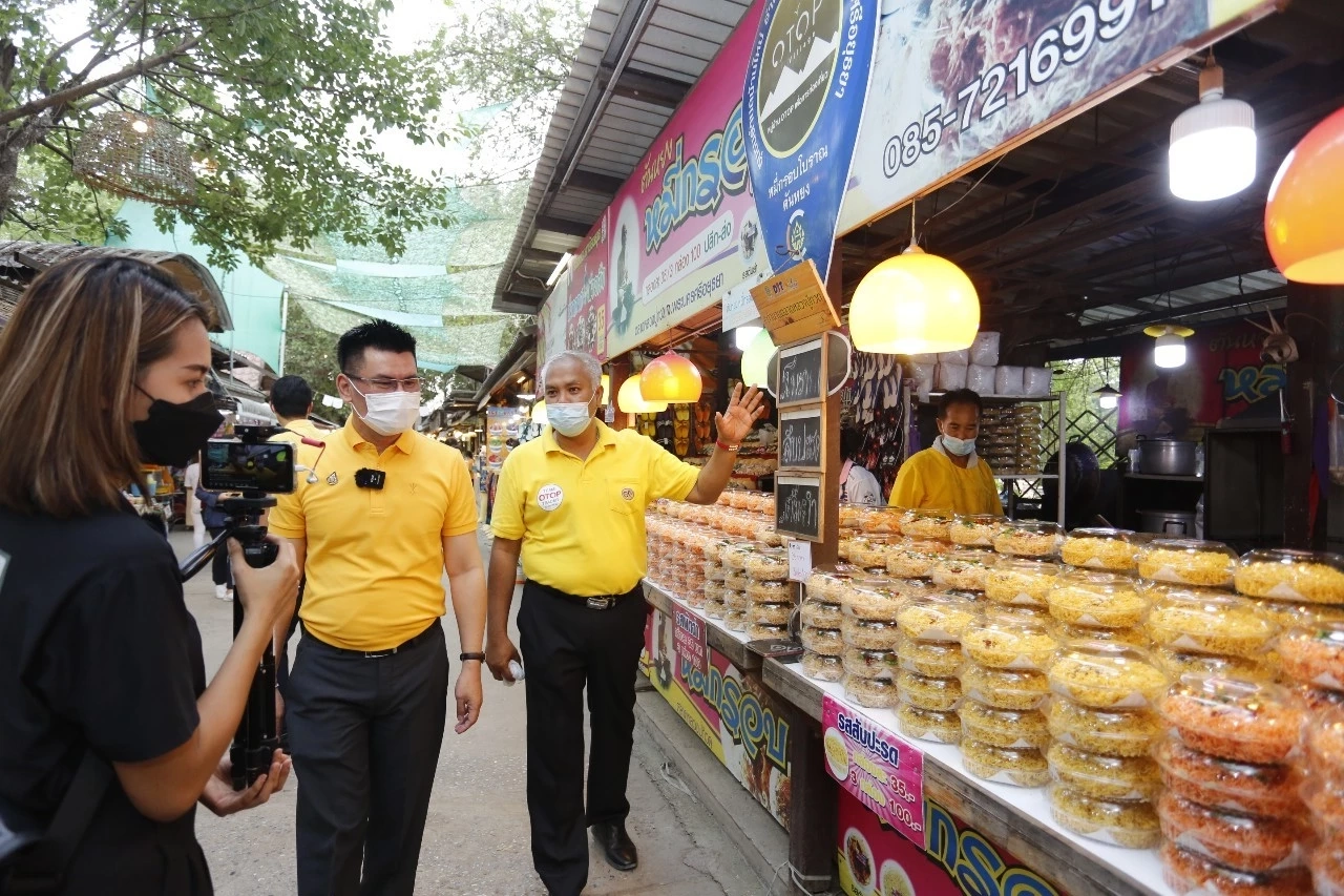 อธิบดีค้าภายในพาชม"ตลาดต้องชม กรมการค้าภายใน น้อมรวมใจเทิดไท้องค์ราชัน” 