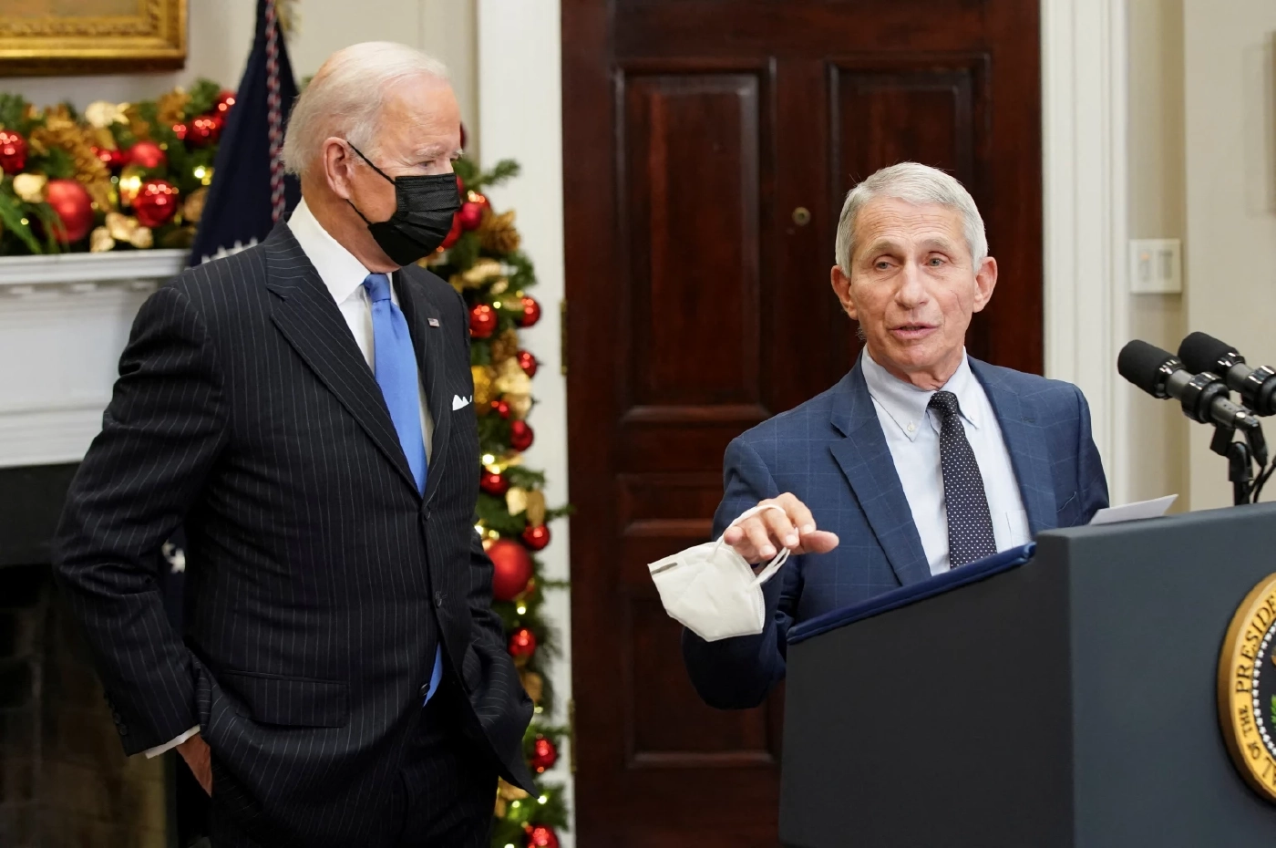  Top U.S. infectious disease official Dr. Anthony Fauci and U.S. President Joe Biden deliver an update on the Omicron variant at the White House in Washington