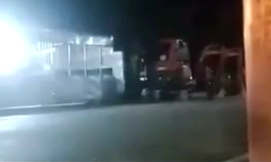 ด่วน! โจรใต้บุกโจมตีฐาน นปพ. ที่สถานีรถไฟเจาะไอร้อง ตำรวจเจ็บ 1 นาย (มีคลิป)