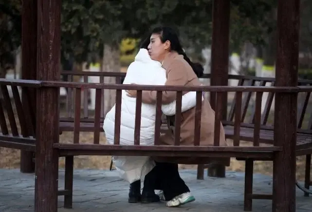รู้จักกับอาชีพใหม่ มาแรง "นักกล่อมเมียน้อย" เลิกสามีชาวบ้าน แบบมืออาชีพ