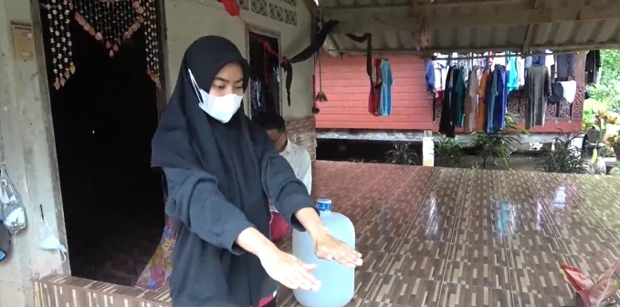 น.ส.ฟารีด้า อุสนุน 22 ปี เหยื่อจากลิงอันพาล