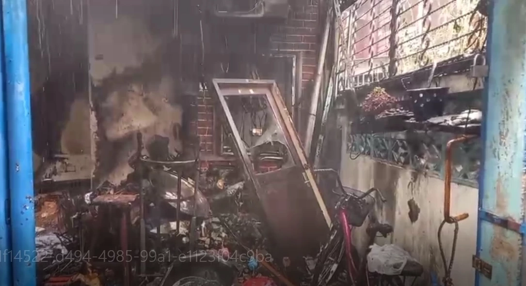 ไฟไหม้ชุมชนปากคลองบางสะแก ย่านตลาดพลู จนท.เร่งดับ 40 นาทีคุมเพลิงได้