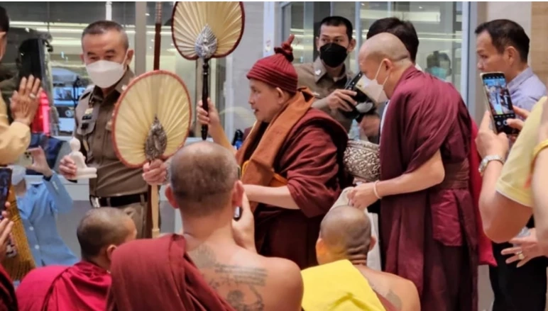 ครูบาบุญชุ่ม กลับเชียงรายแล้ว หลังหายอาพาธ ขอนั่งรถกลับเพื่อโปรดญาติโยม