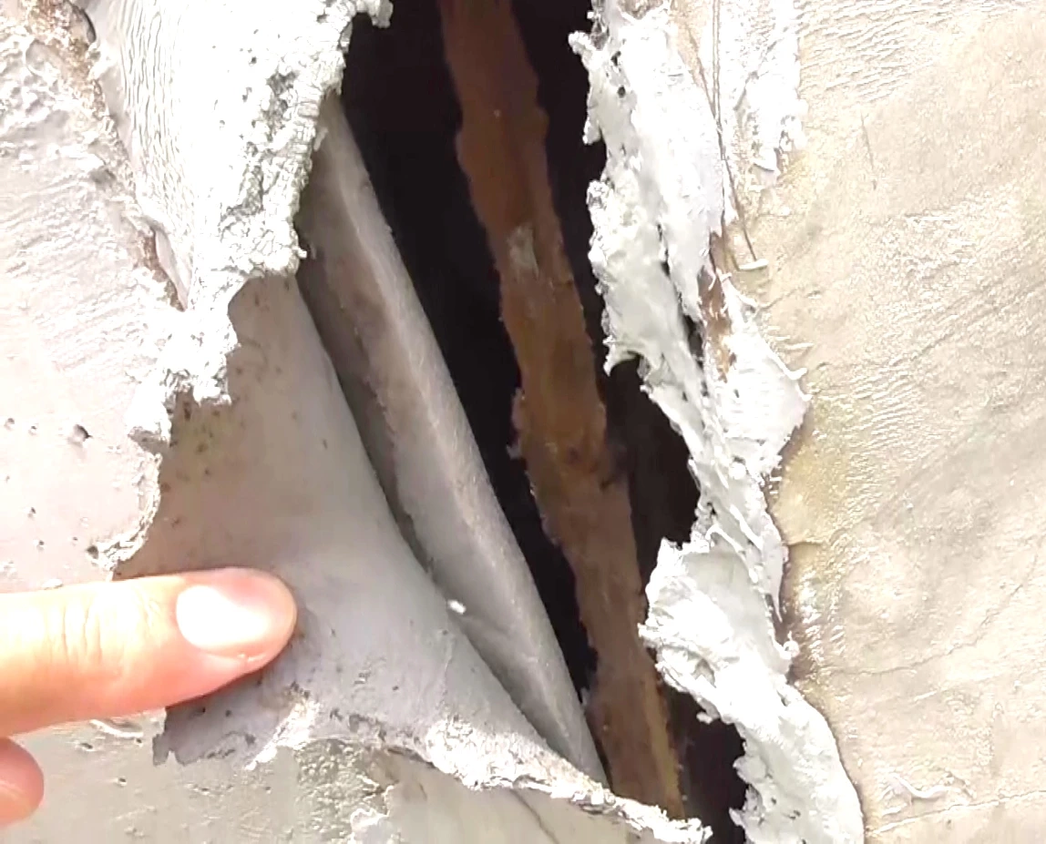 เขื่อนป้องกันน้ำท่วม จ.อ่างทอง พบสอดไส้ไม้อัด หวั่นกันน้ำไม่ได้