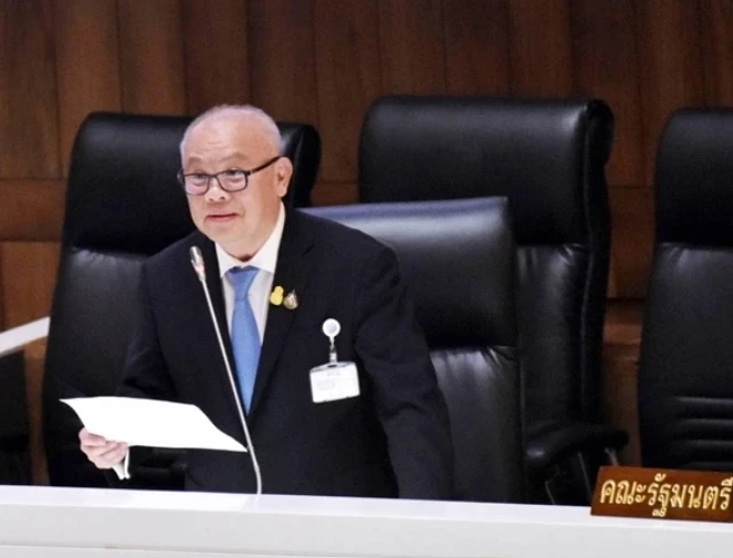 นายสุพัฒนพงษ์ พันธ์มีเชาว์ รองนายกรัฐมนตรี และ รมว.พลังงาน 