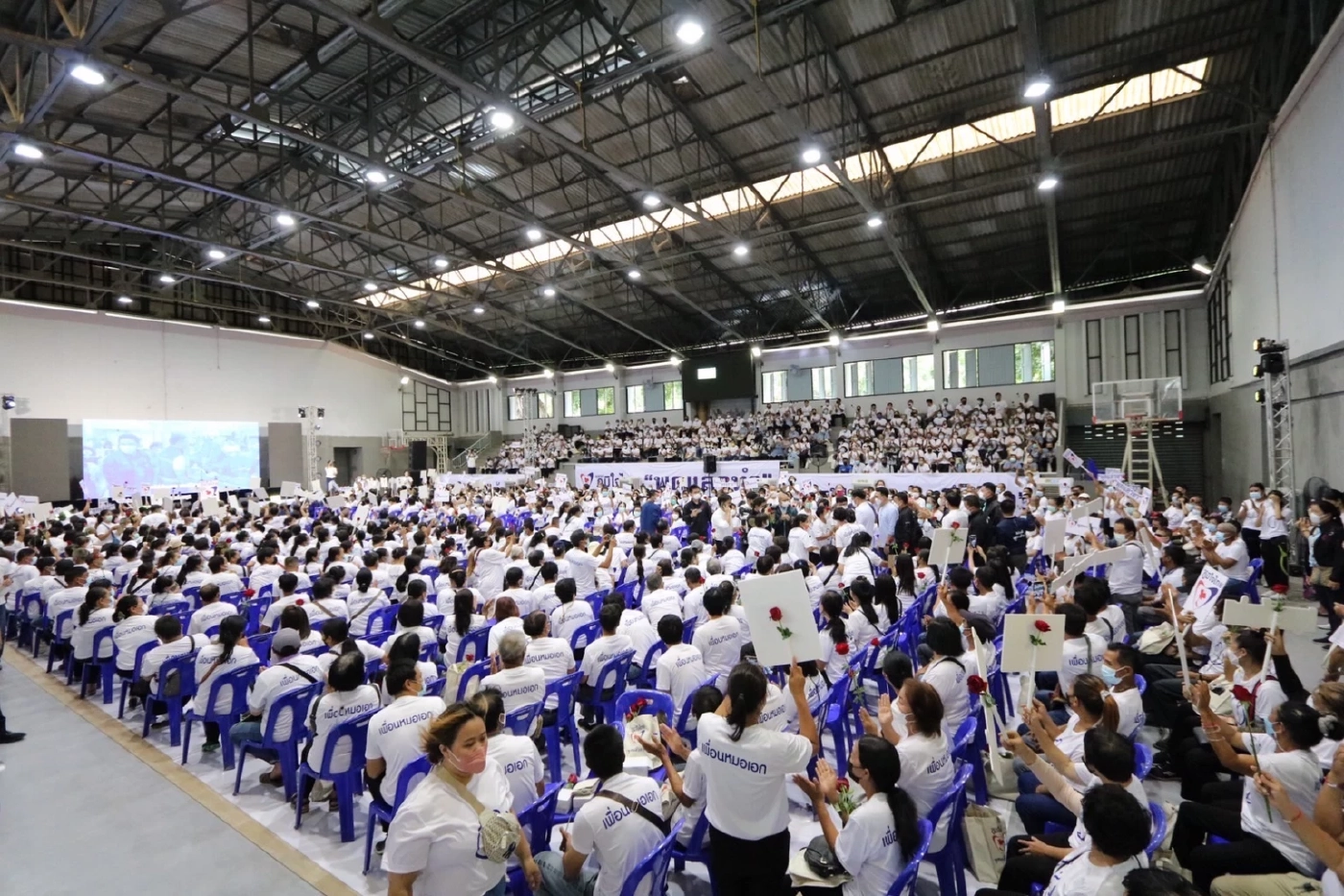 "อนุทิน"ควง2งูเห่าสีส้มเปิดตัวอสม.เชียงรายลั่นเป็นรบ.ยกระดับท่องเที่ยว