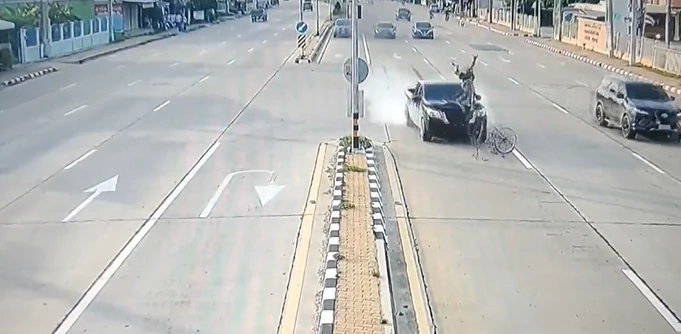 มอบตัวแล้ว คนขับกระบะซิ่งชนตาขี่จักรยาน 78 ปี เสียชีวิต อ้างตกใจไม่กล้าจอด