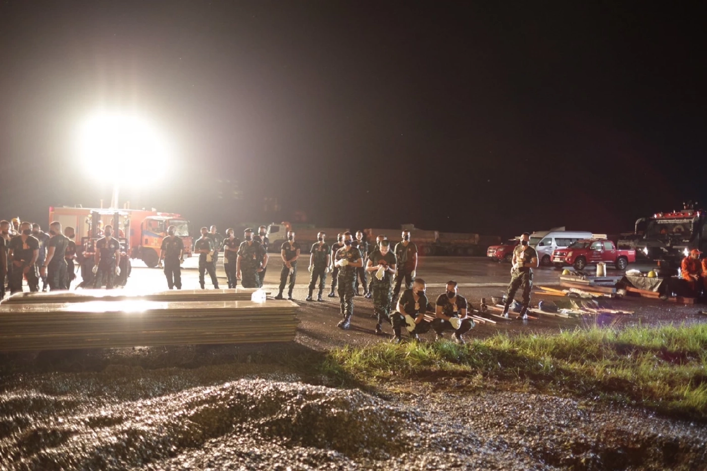 เลื่อนเปิดสนามบินแม่ฟ้าหลวง ถึงวันที่ 5 ส.ค. เหตุฝนตกหนักดินทรุดตัวล้อจม