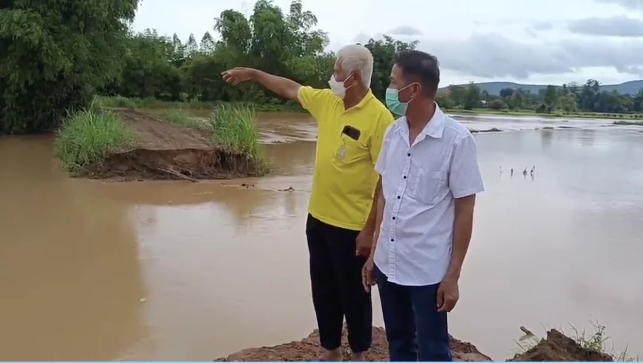 น้ำป่าจากเทือกเขาพังเหย ไหลซัด "พนังกั้นน้ำ" ในพื้นที่ "ชัยภูมิ" แตก ท่วมไร่นา บ้านเรือนชาวบ้าน