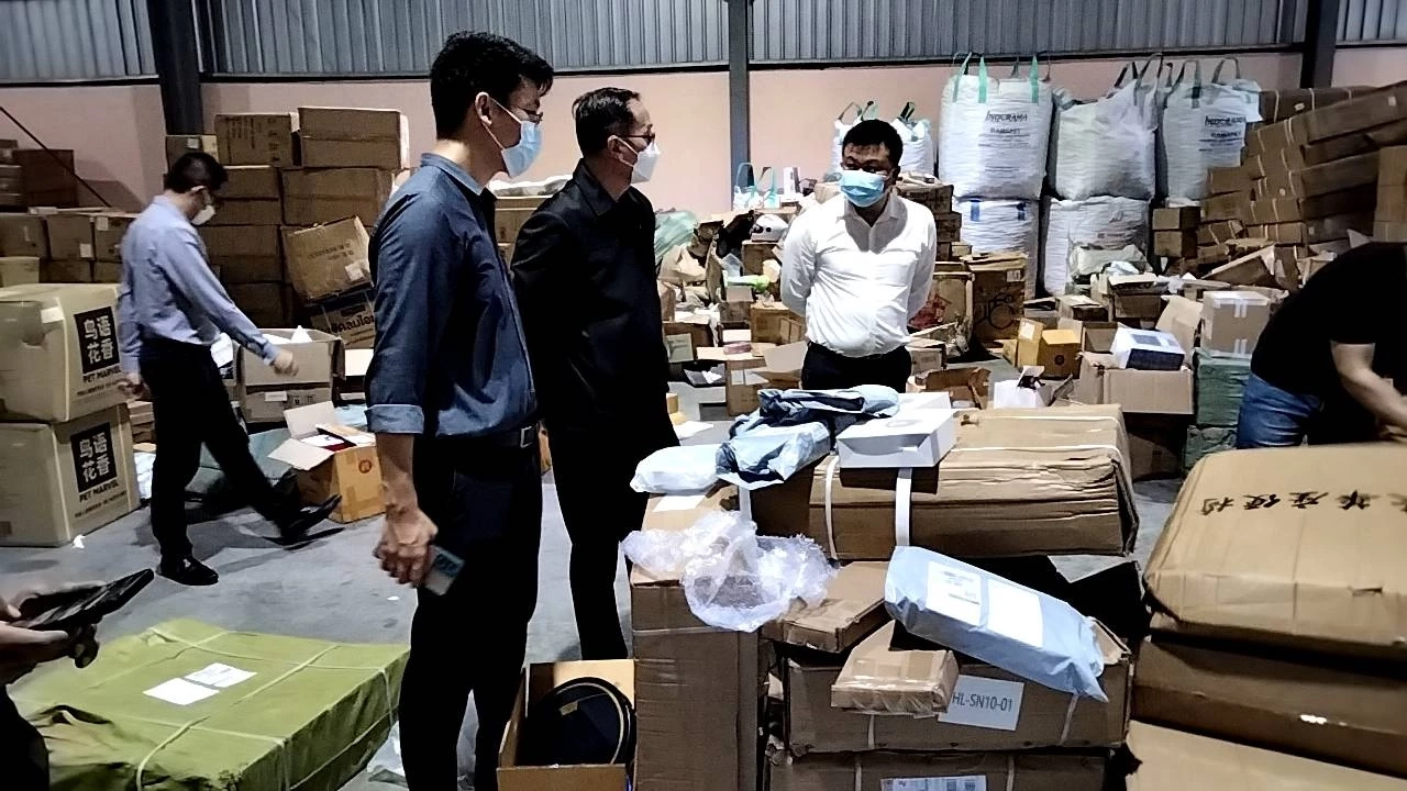 บช.น.บุกทลายโกดังพัดลมฮาตาริปลอม ขายบนโลกออนไลน์