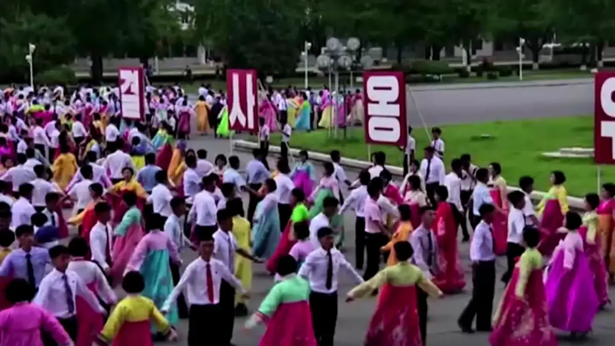 ชาวเกาหลีเหนือฉลองครบรอบวันแห่งนโยบาย "ทหารมาก่อน"