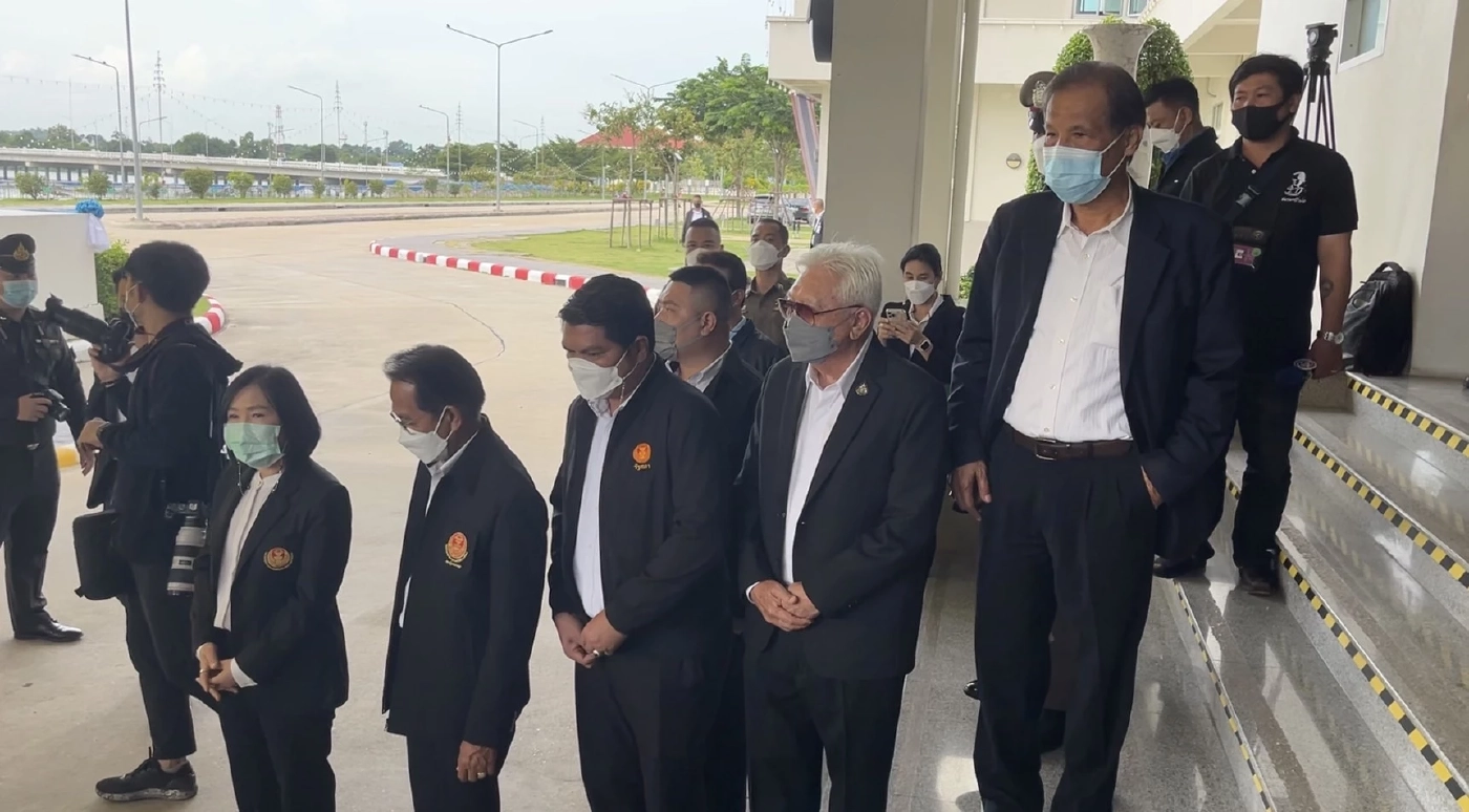 "บิ๊กป้อม" เตรียมดำเนินคดี "สมชัย" พาดพิงสั่งลูกพรรคโดดประชุมสภา