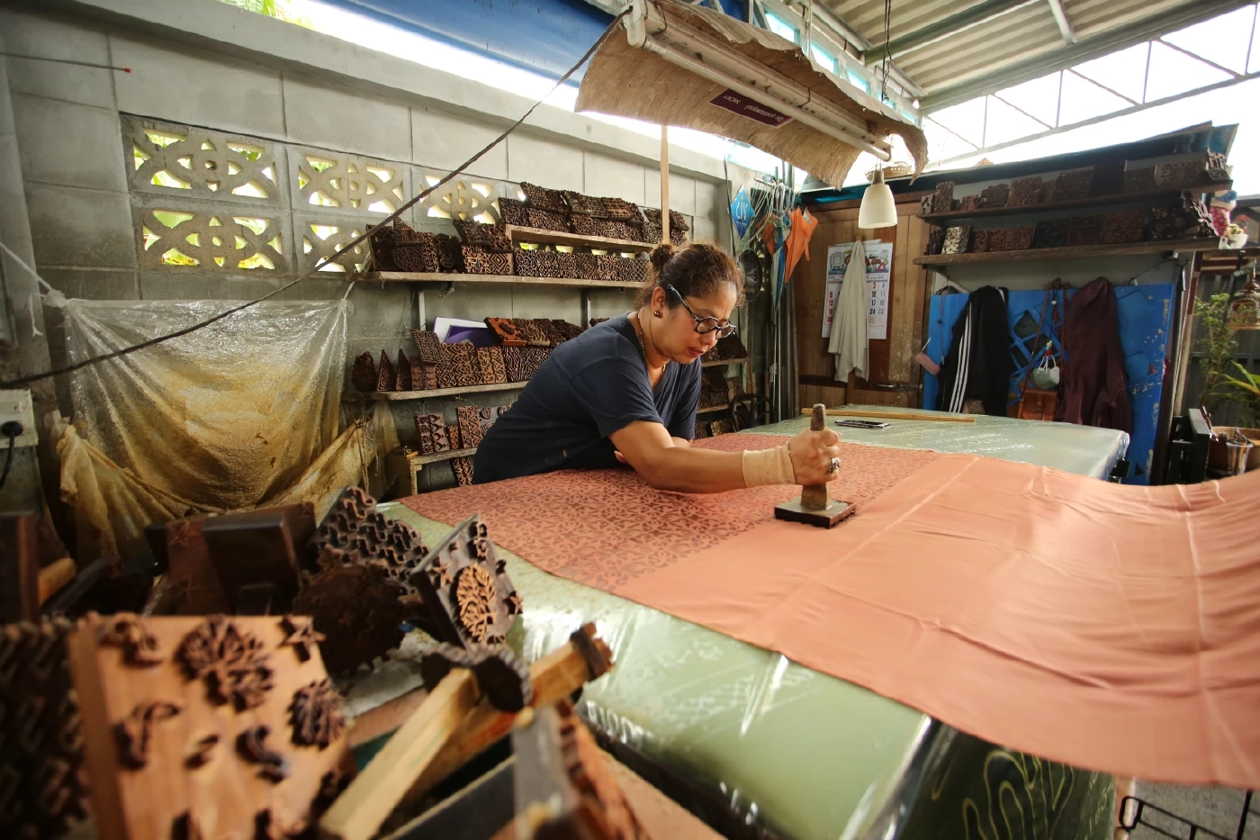 ผ้าลายโบราณพื้นเมืองอย่างผ้า “ปะลางิง”