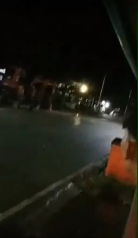 ด่วน! โจรใต้บุกโจมตีฐาน นปพ. ที่สถานีรถไฟเจาะไอร้อง ตำรวจเจ็บ 1 นาย (มีคลิป)