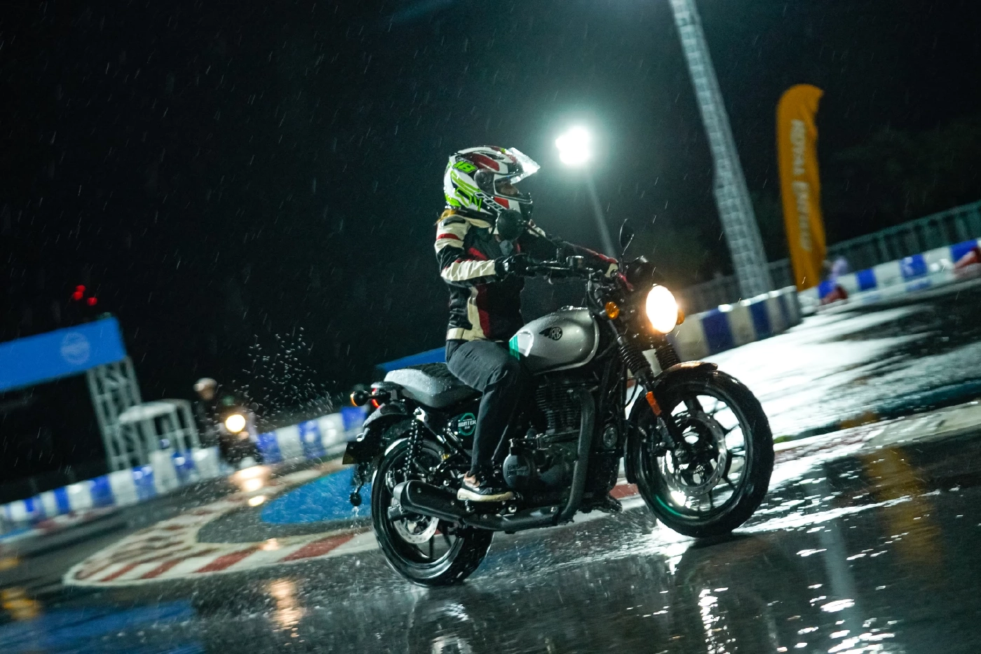 รอยัล เอ็นฟีลด์ เปิดตัว HUNTER 350 เวิลด์พรีเมียร์ในไทย