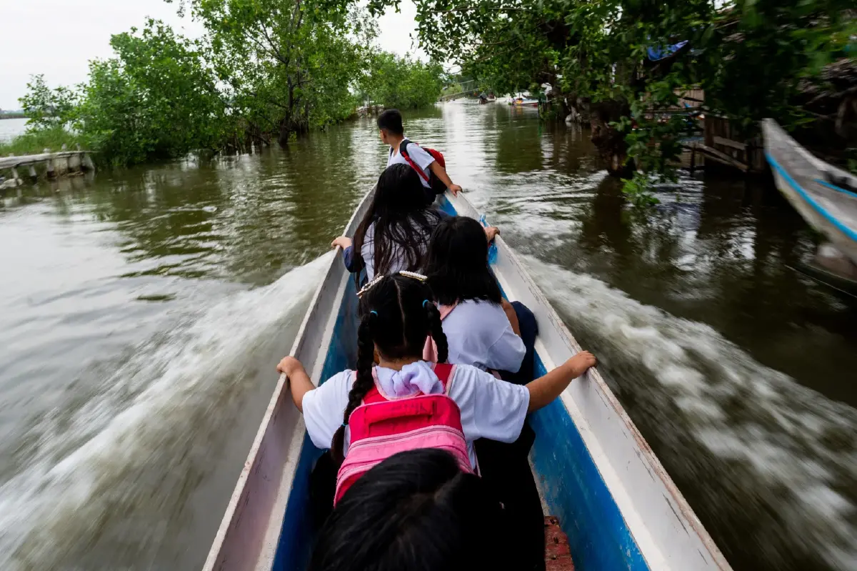 นักเรียนฟิลิปปินส์กลับสู่ห้องเรียนครั้งแรก หลังชัตดาวน์โควิด