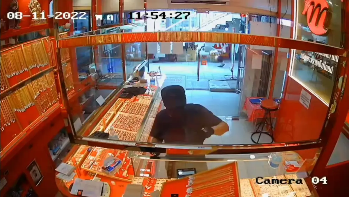 ผู้กองใกล้เกษียณ รวบโจรเฒ่าควงปืนบุกชิงทรัพย์ร้านทอง