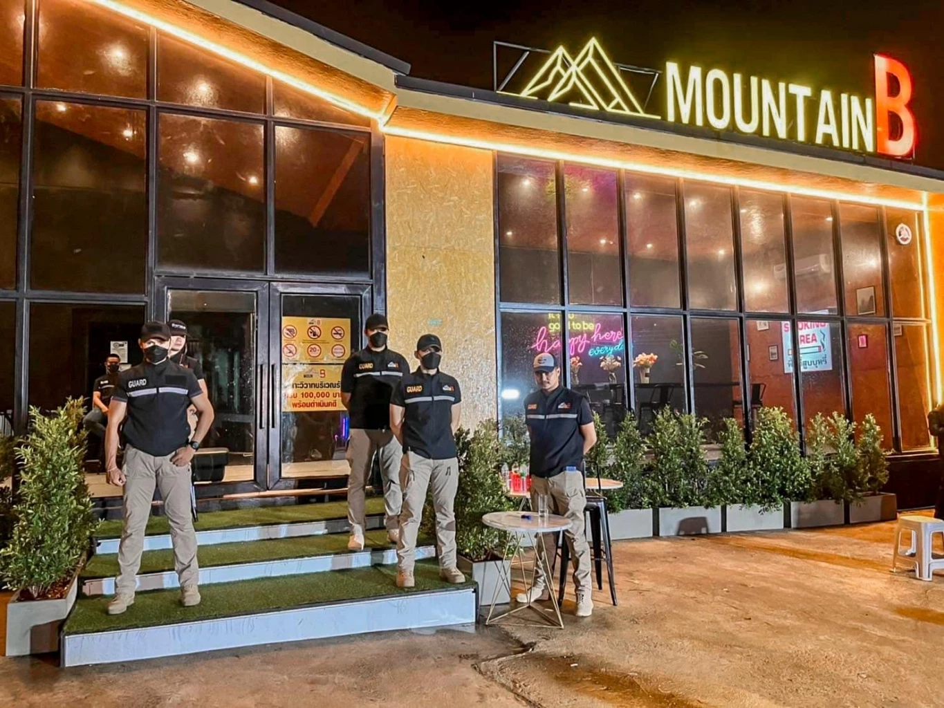 "มงคลกิตติ์" ตรวจที่เกิดเหตุเพลิงไหม้เมาท์เทนบี ผับ มั่นใจคนมีสีเอี่ยว