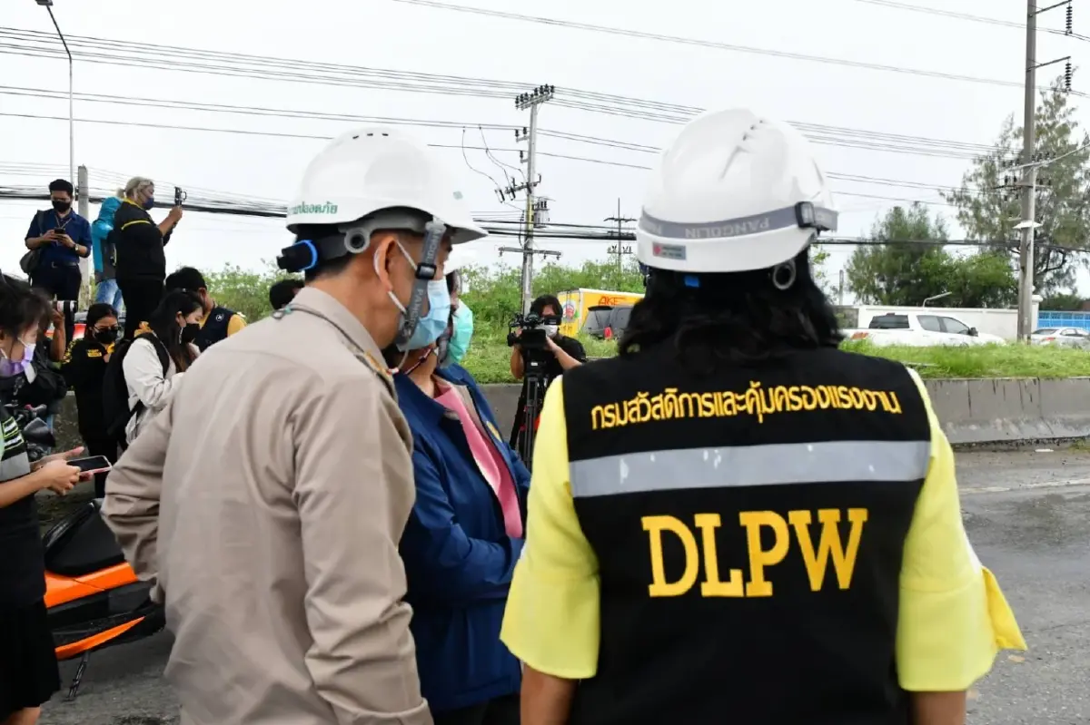 แรงงานส่งทีมเฉพาะกิจช่วยเหลือลูกจ้างเสียชีวิตและบาดเจ็บ จากคานสะพานร่วง