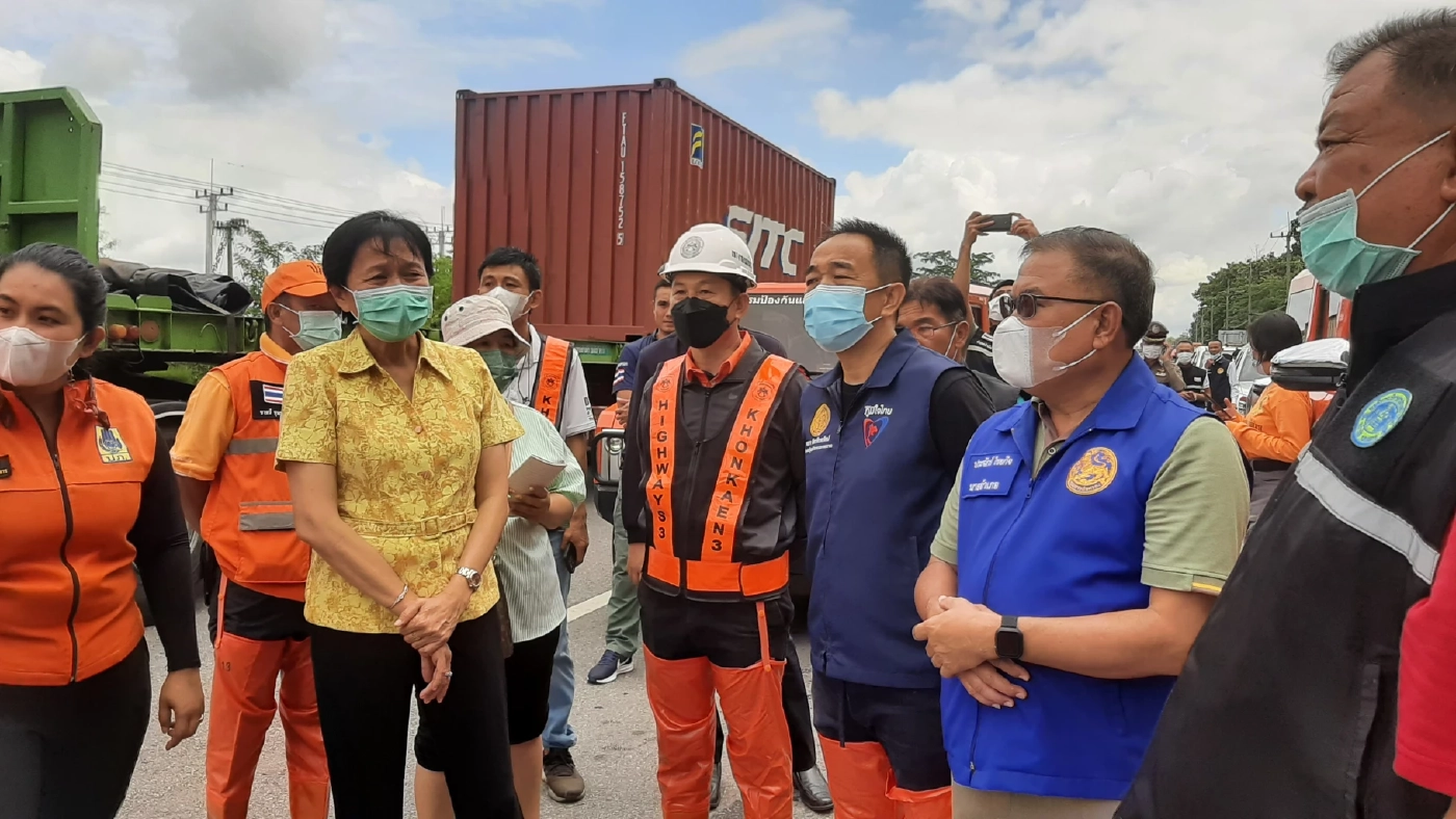 เร่งติดตั้งเครื่องสูบน้ำ ระบายน้ำท่วมถนนมิตรภาพอ.บ้านไผ่