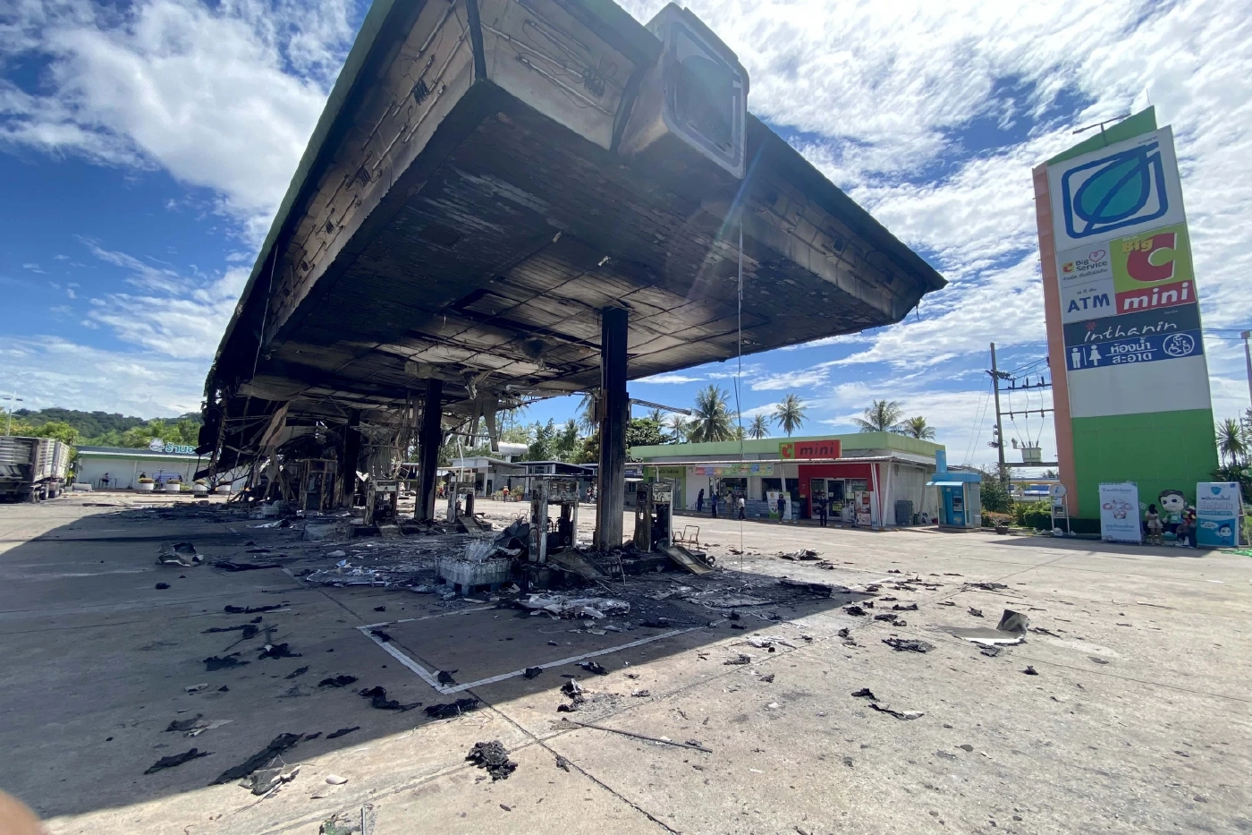 บึ้มสนั่น! เปิดวงจรปิดวินาทีระเบิดปั๊มน้ำมัน ปัตตานี (มีคลิป)